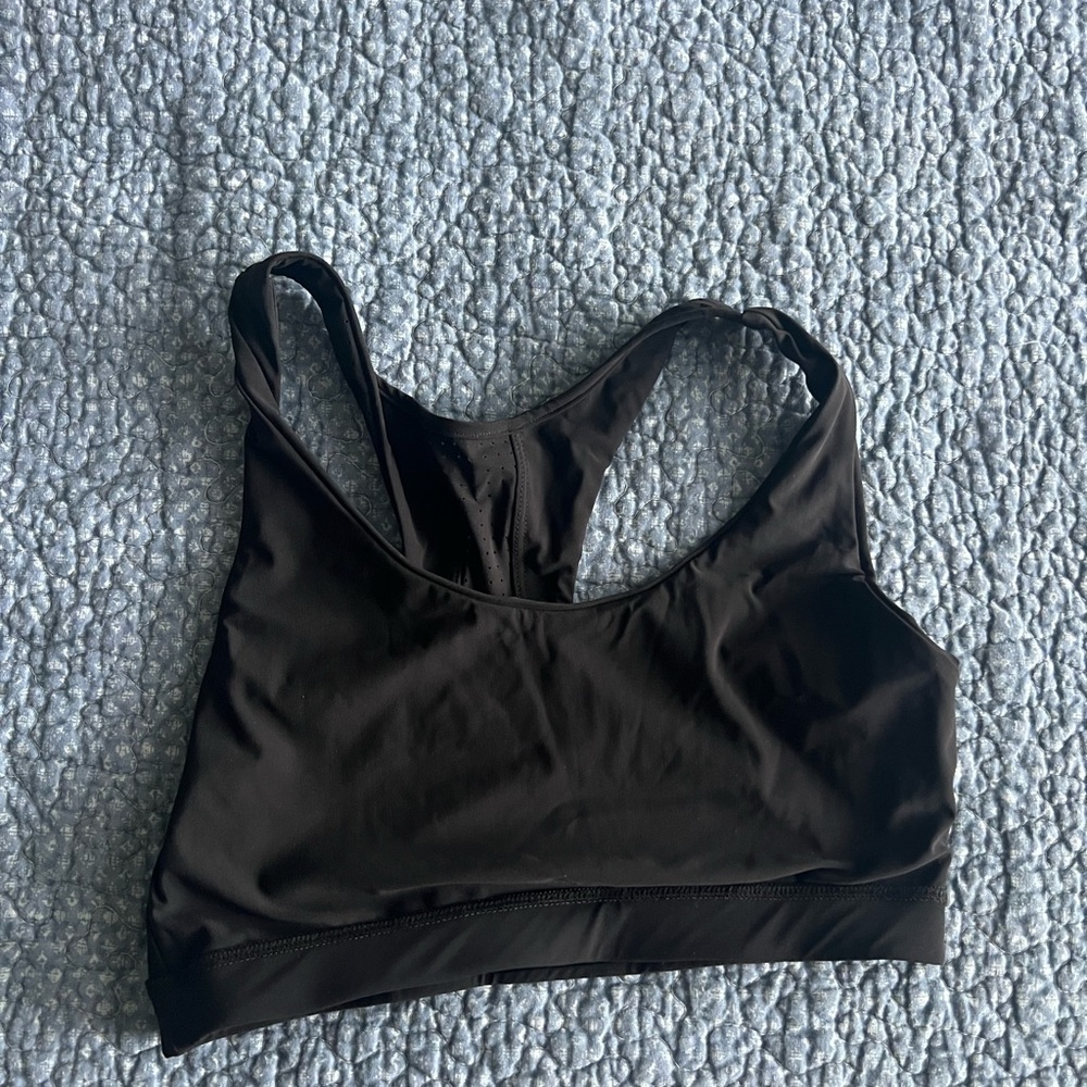 Commando Women's Black Sports Top
Size: S/M
[New]
Made in the USA